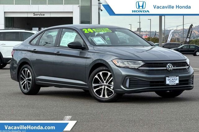 Used 2024 Volkswagen Jetta Sport image 1
