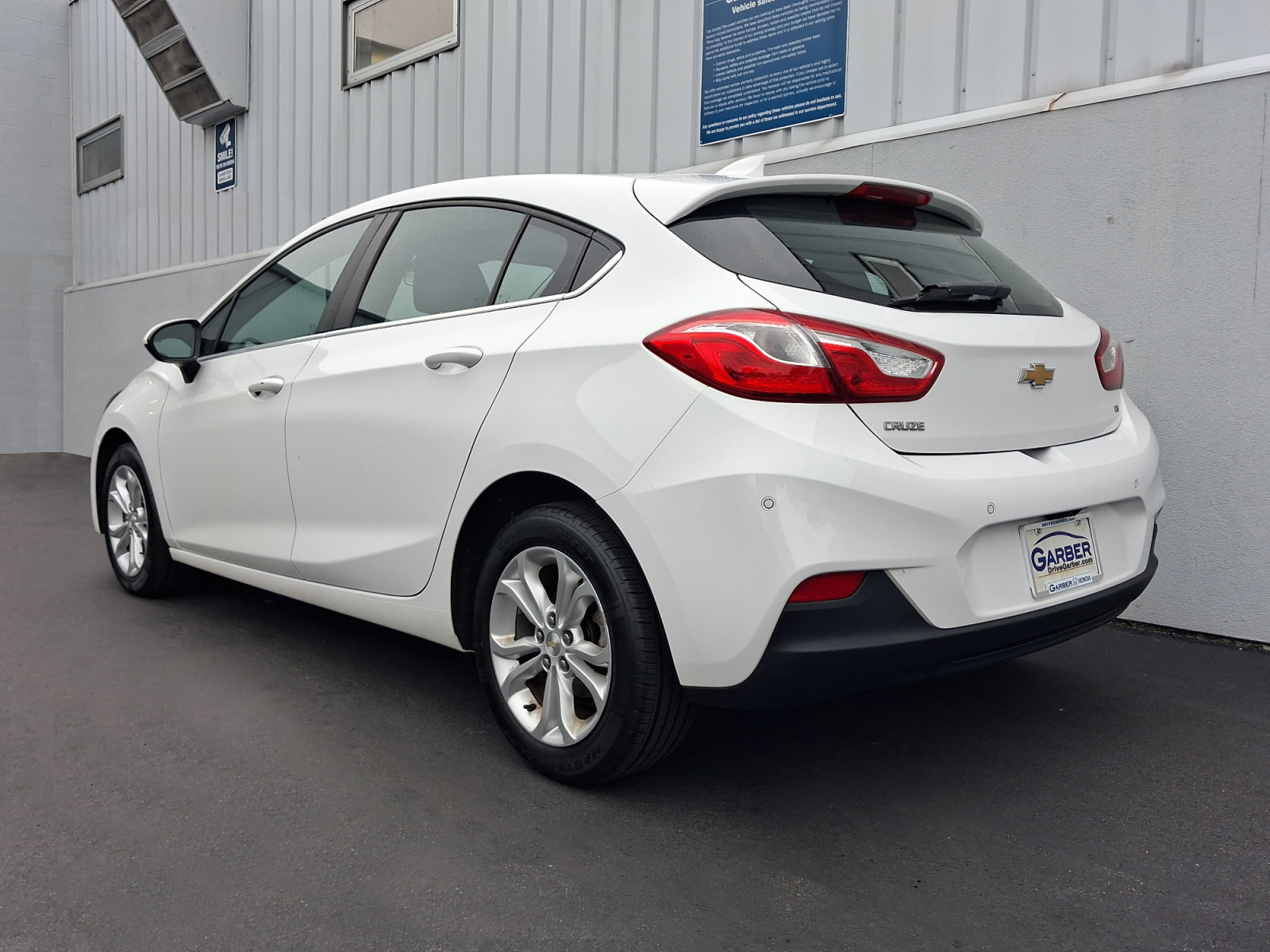 Used 2019 Chevrolet Cruze LT w/ Convenience Package FWD image 3