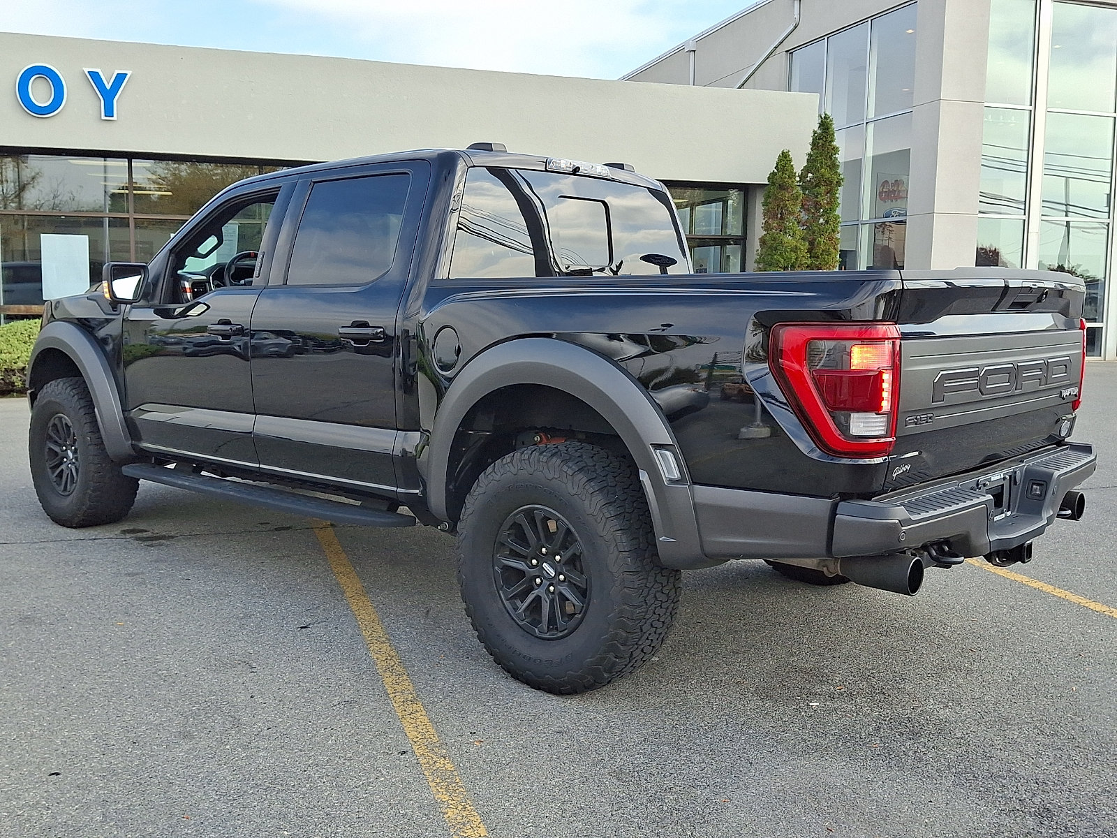 Used 2022 Ford F150 Raptor w/ Equipment Group 801A High AWD/4WD image 4