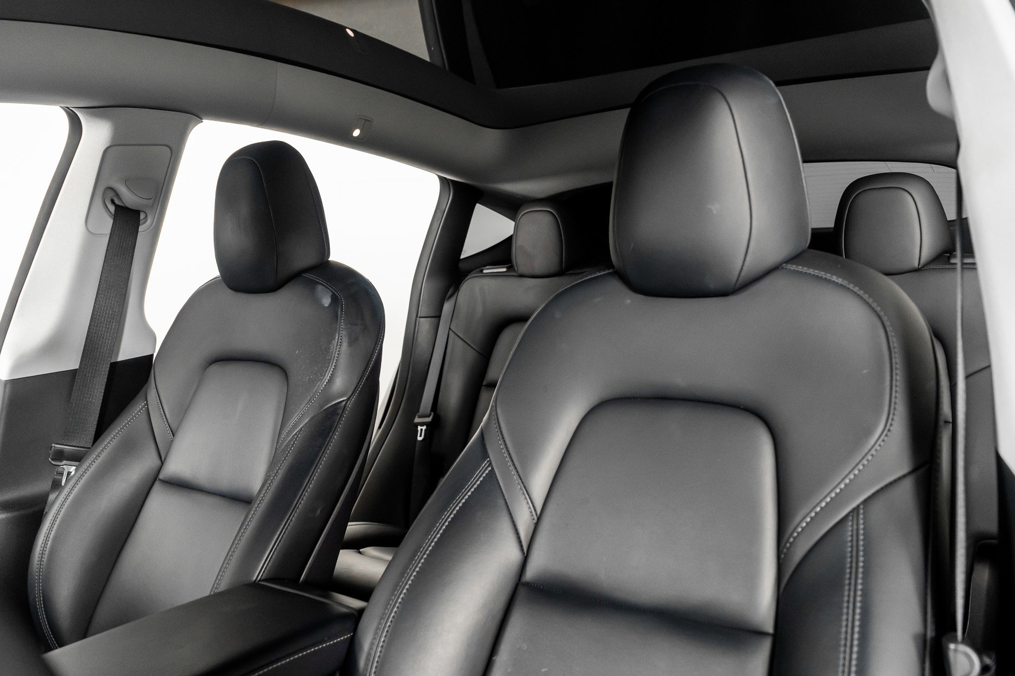 Used 2022 Tesla Model Y Long Range image 3