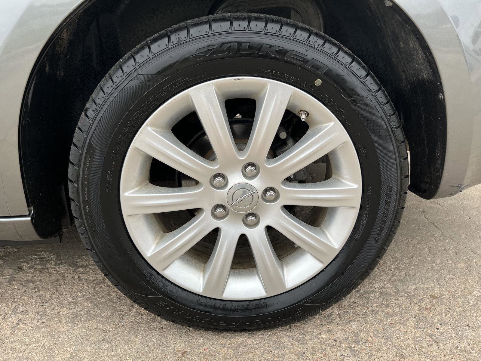 Used 2013 Chrysler 200 Limited w/ Sun/Sound Group image 10