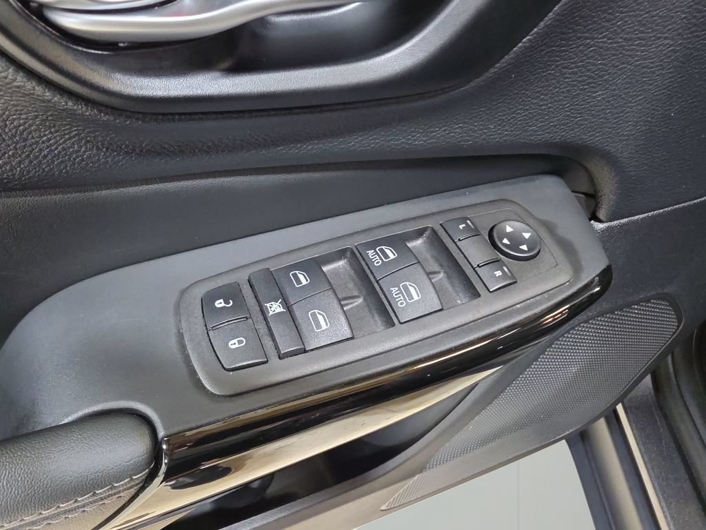 Used 2023 Jeep Cherokee Altitude Lux AWD/4WD image 14
