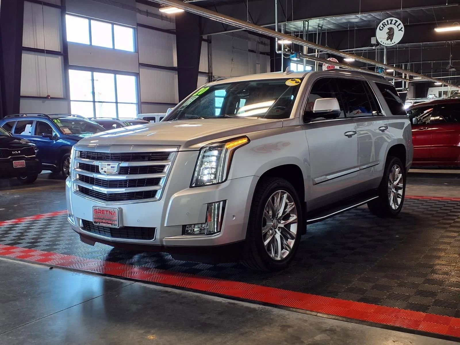 Used 2020 Cadillac Escalade Luxury AWD/4WD image 3
