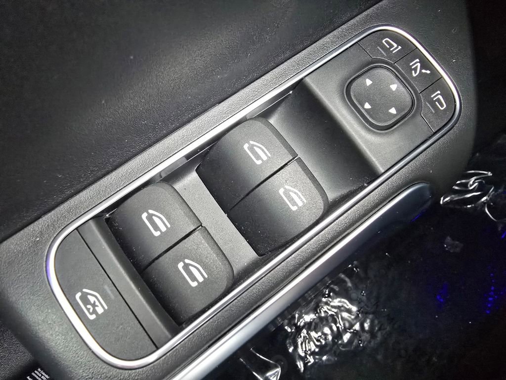 Certified 2025 Mercedes-Benz GLB 250 4MATIC image 26