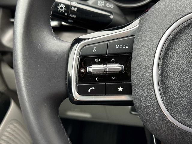 Used 2024 Kia Carnival EX image 24