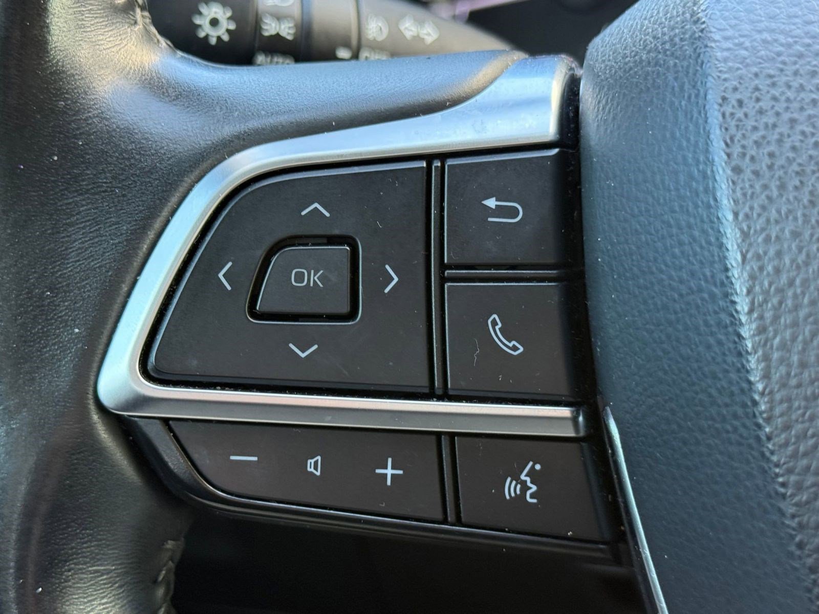 Used 2020 Toyota Highlander XLE image 17