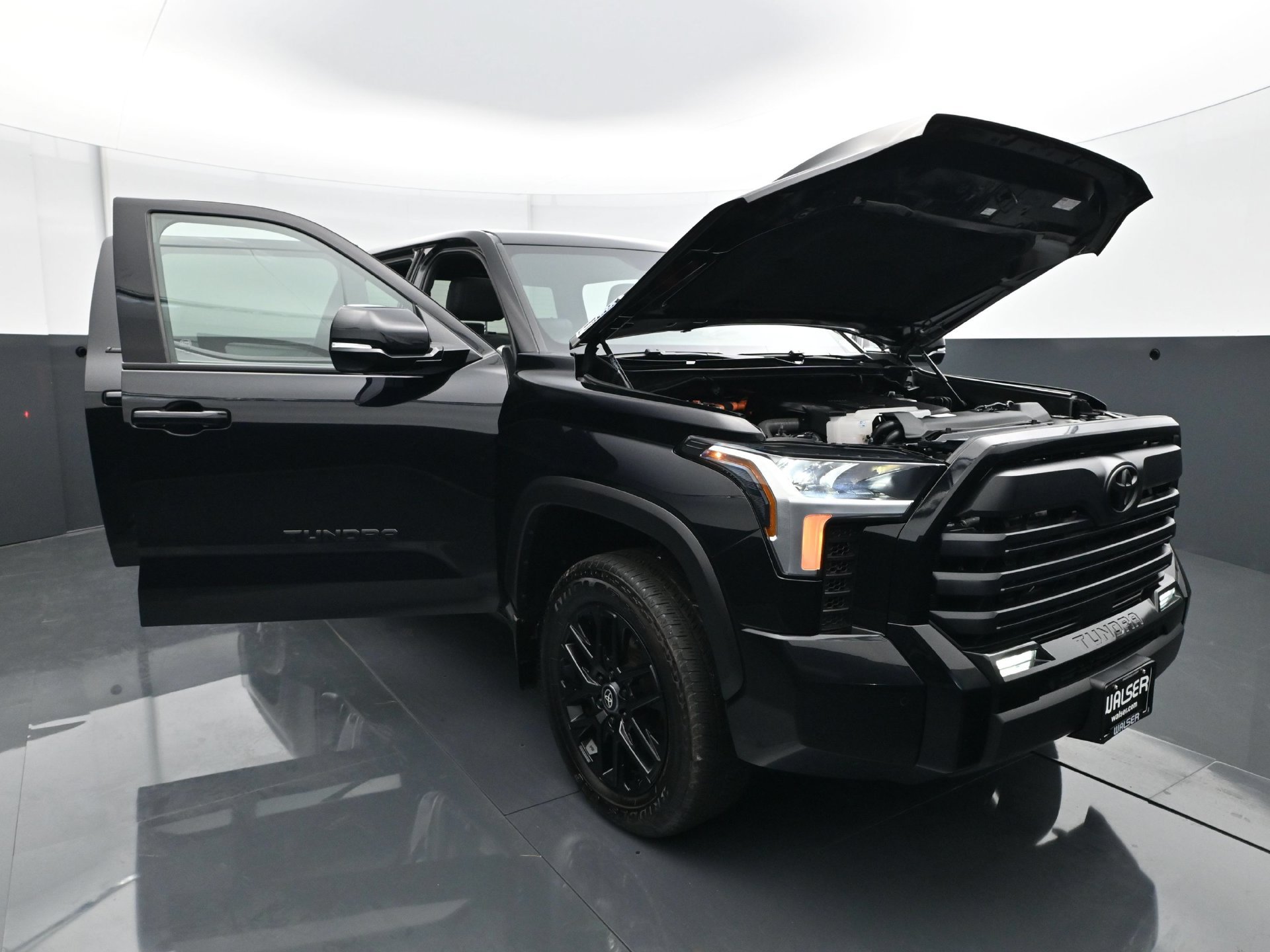 Used 2025 Toyota Tundra Limited AWD/4WD image 46