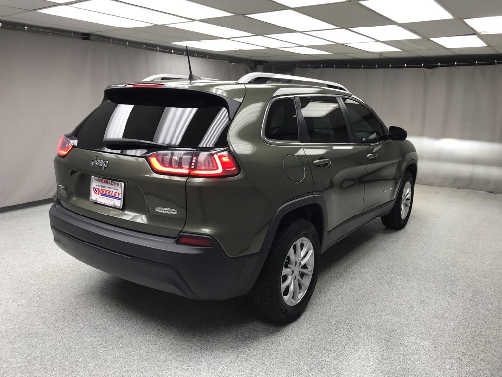 Used 2019 Jeep Cherokee Latitude w/ Cold Weather Group image 4