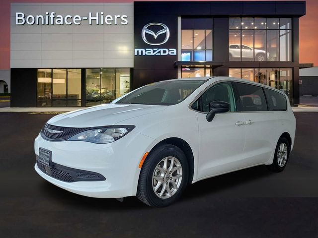 Used 2024 Chrysler Voyager LX image 3