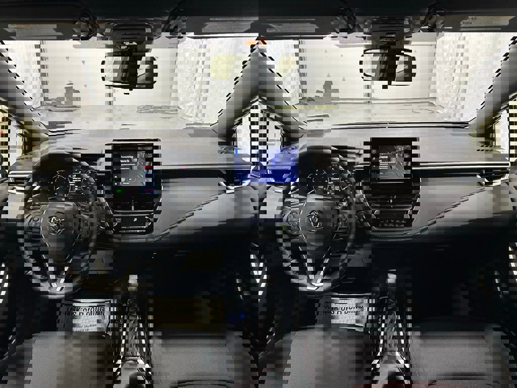 Used 2025 Toyota Corolla SE image 42