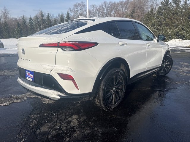 Used 2025 Buick Envista Sport Touring image 3