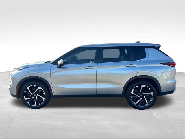 Used 2022 Mitsubishi Outlander SE AWD/4WD image 2