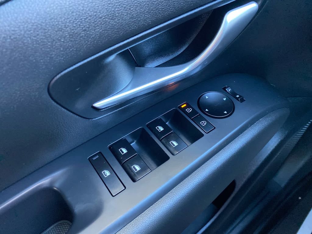 Certified 2025 Hyundai Tucson SE image 21