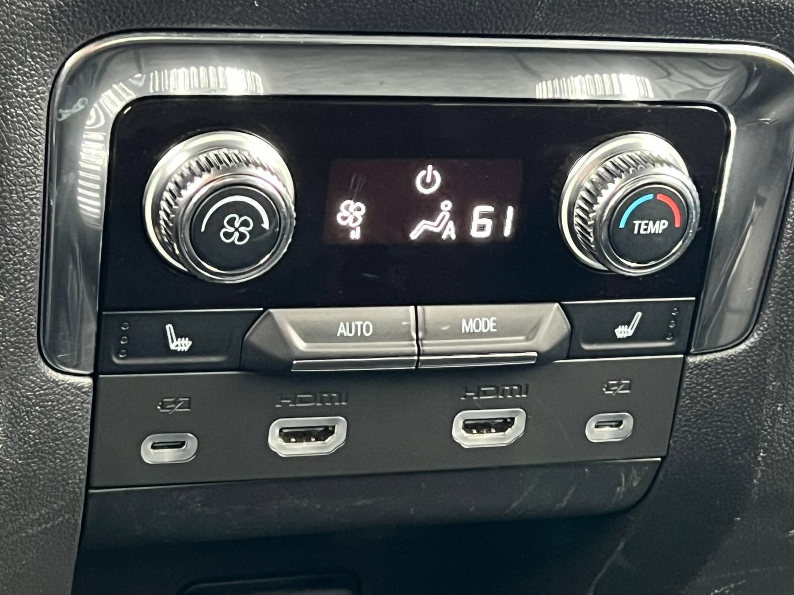 Used 2023 GMC Yukon XL Denali AWD/4WD image 44