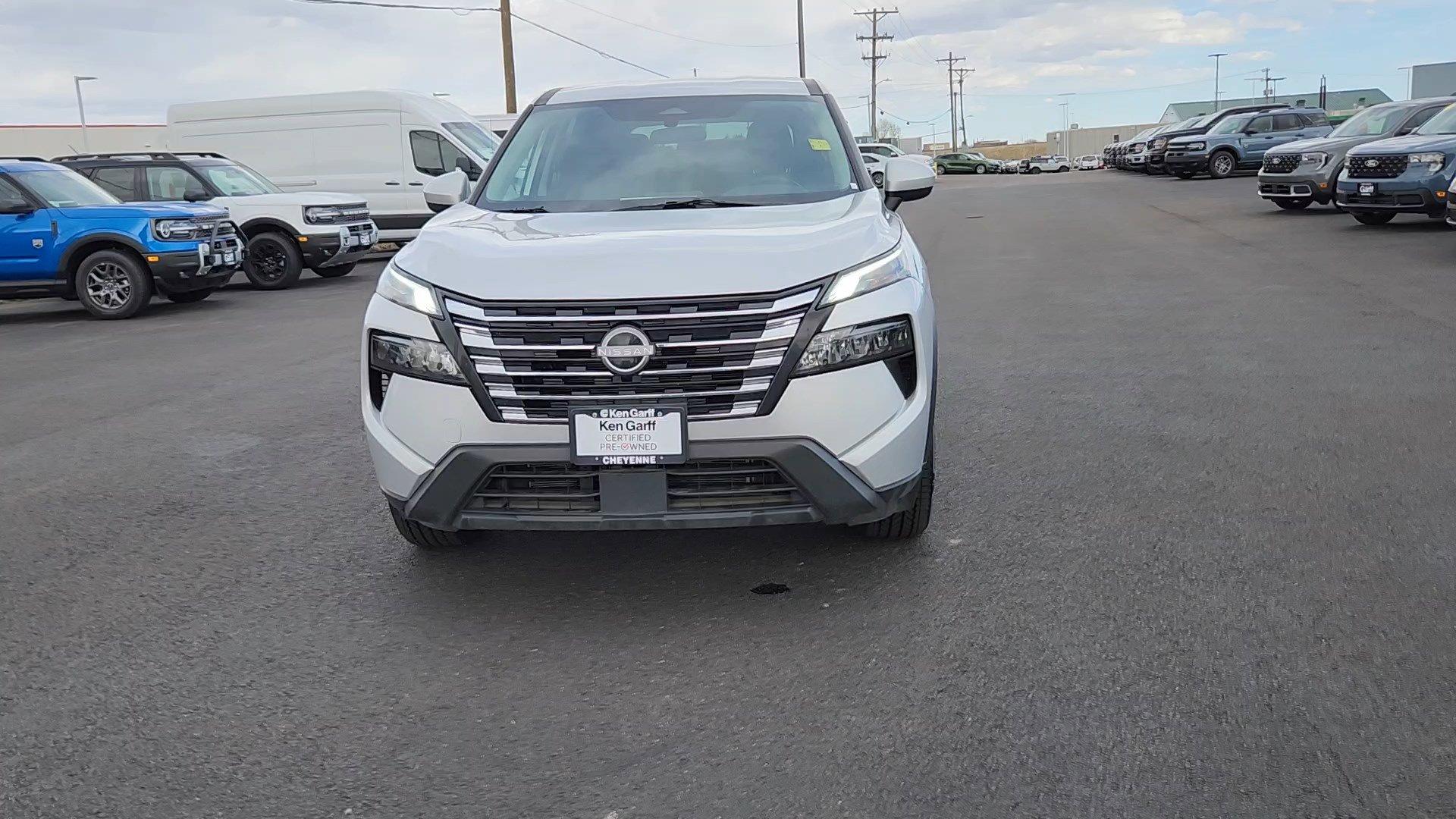 Used 2025 Nissan Rogue SV image 4