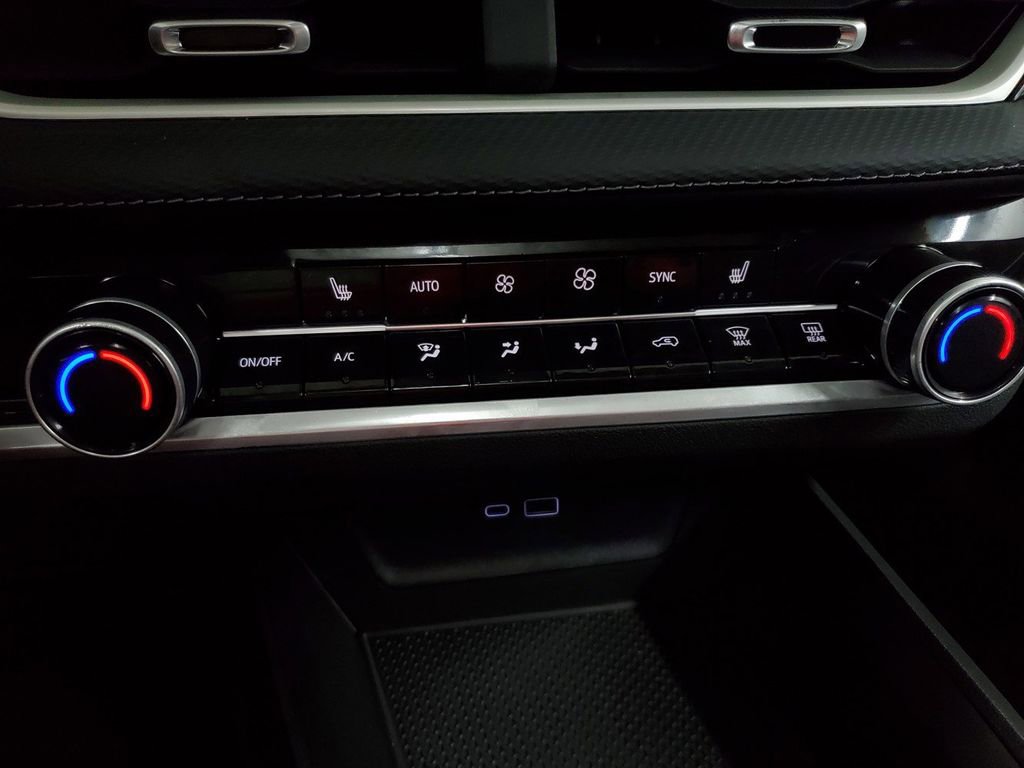 New 2026 Chevrolet Equinox LT w/ Convenience Package II image 16