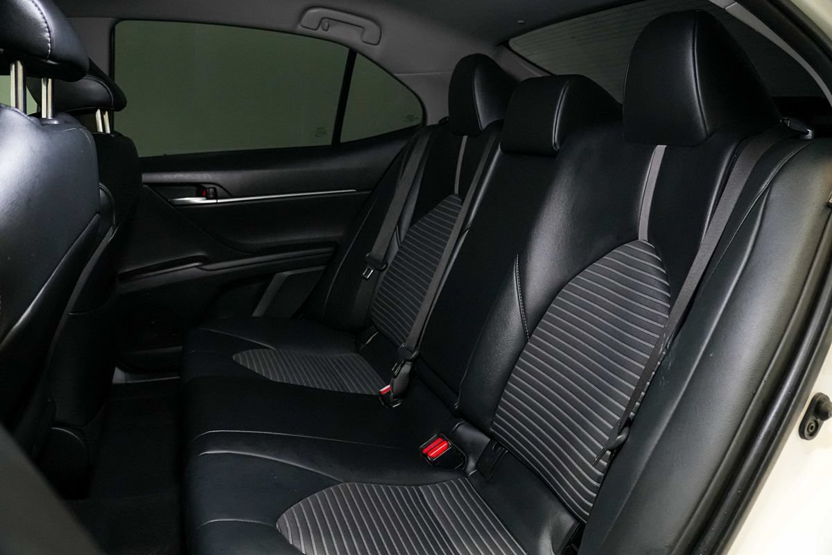 Used 2021 Toyota Camry SE FWD image 17