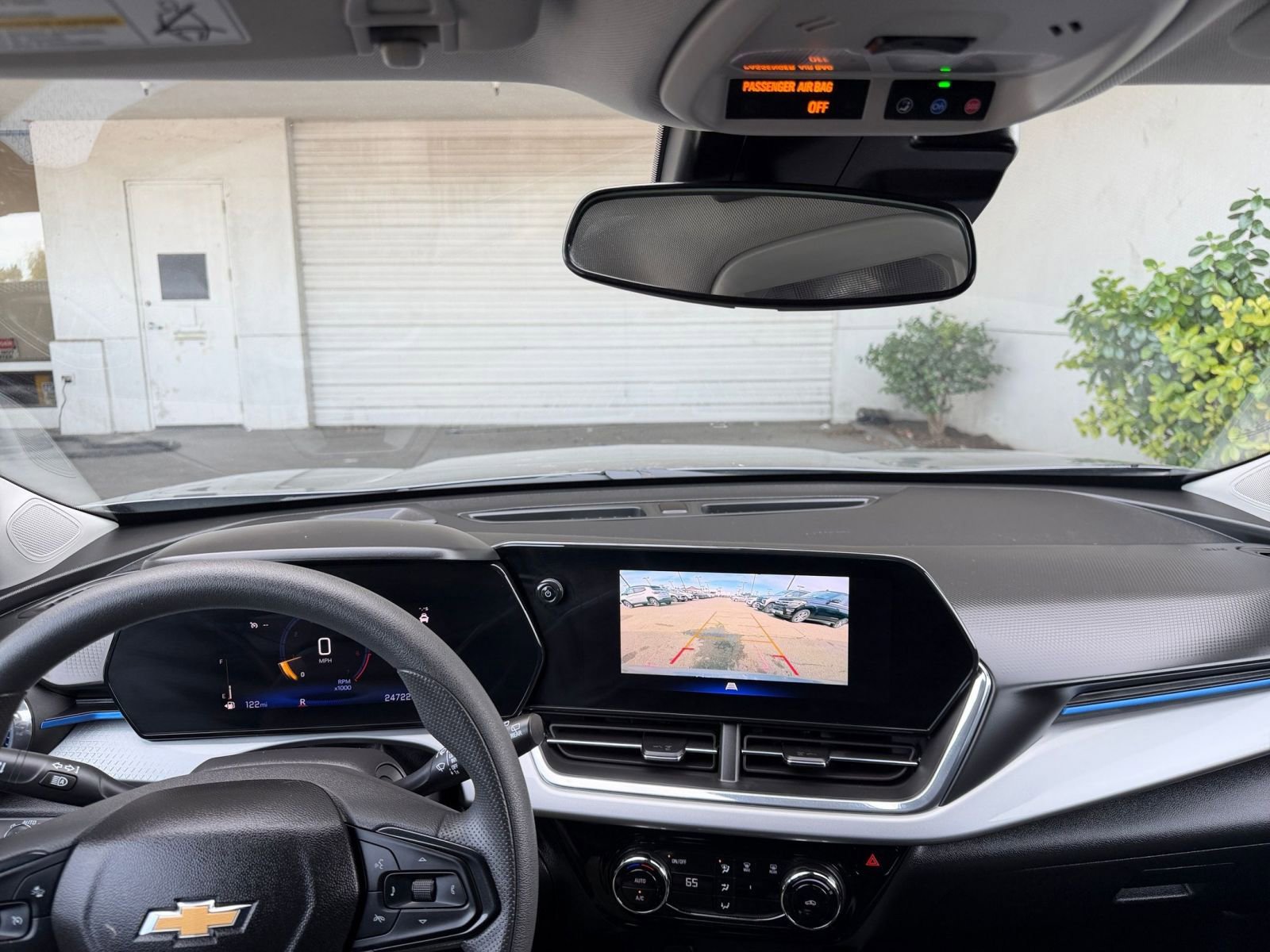 Used 2025 Chevrolet Trax LT image 34