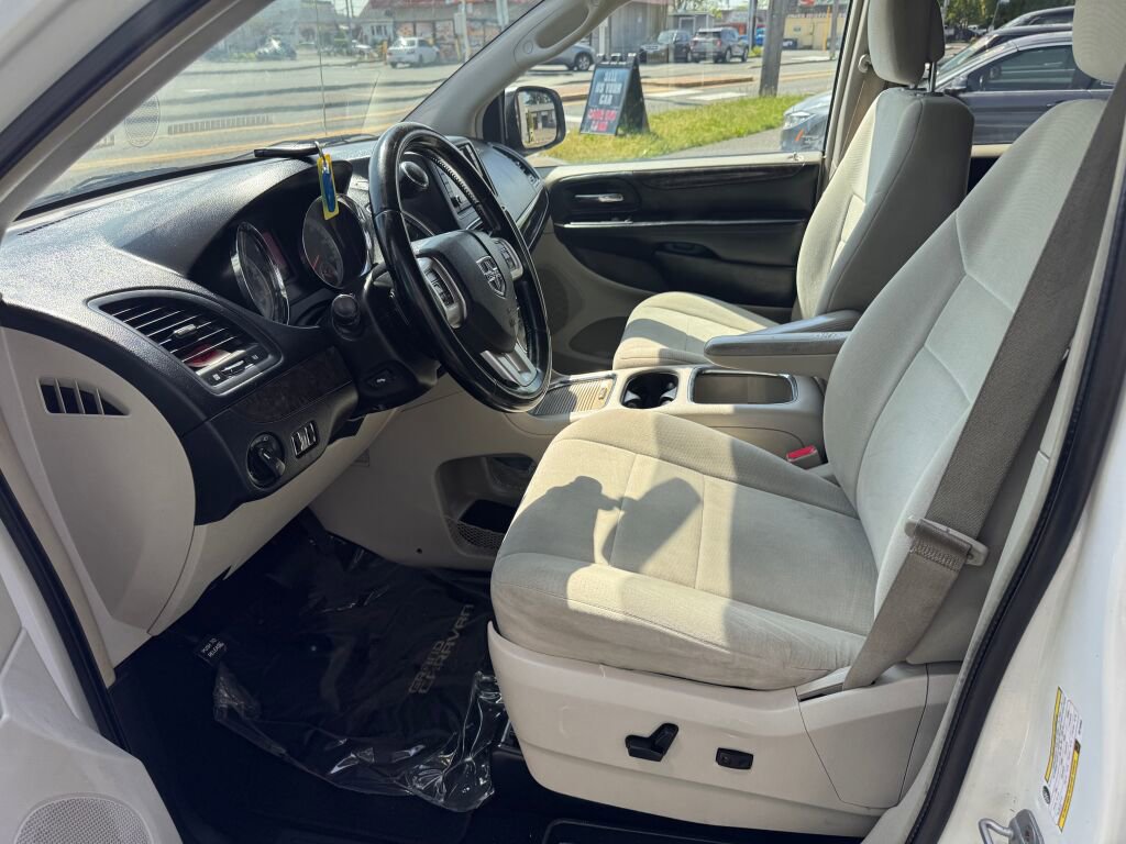 Used 2011 Dodge Grand Caravan Crew FWD image 7
