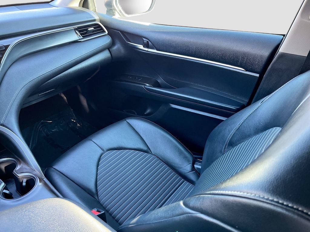 Used 2022 Toyota Camry SE w/ Carpet Mat Package (TMS) image 21