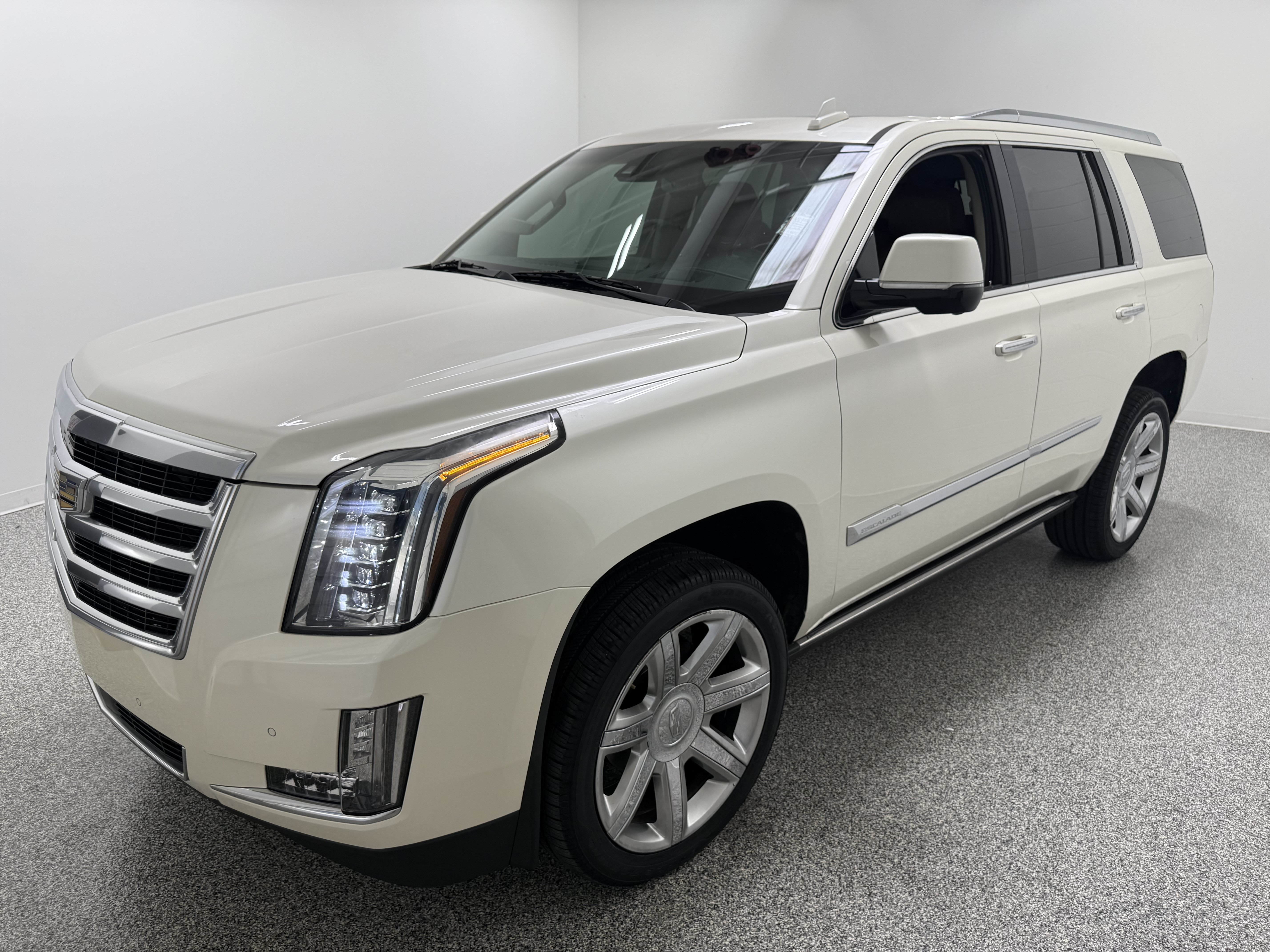 Used 2015 Cadillac Escalade Premium AWD/4WD image 2
