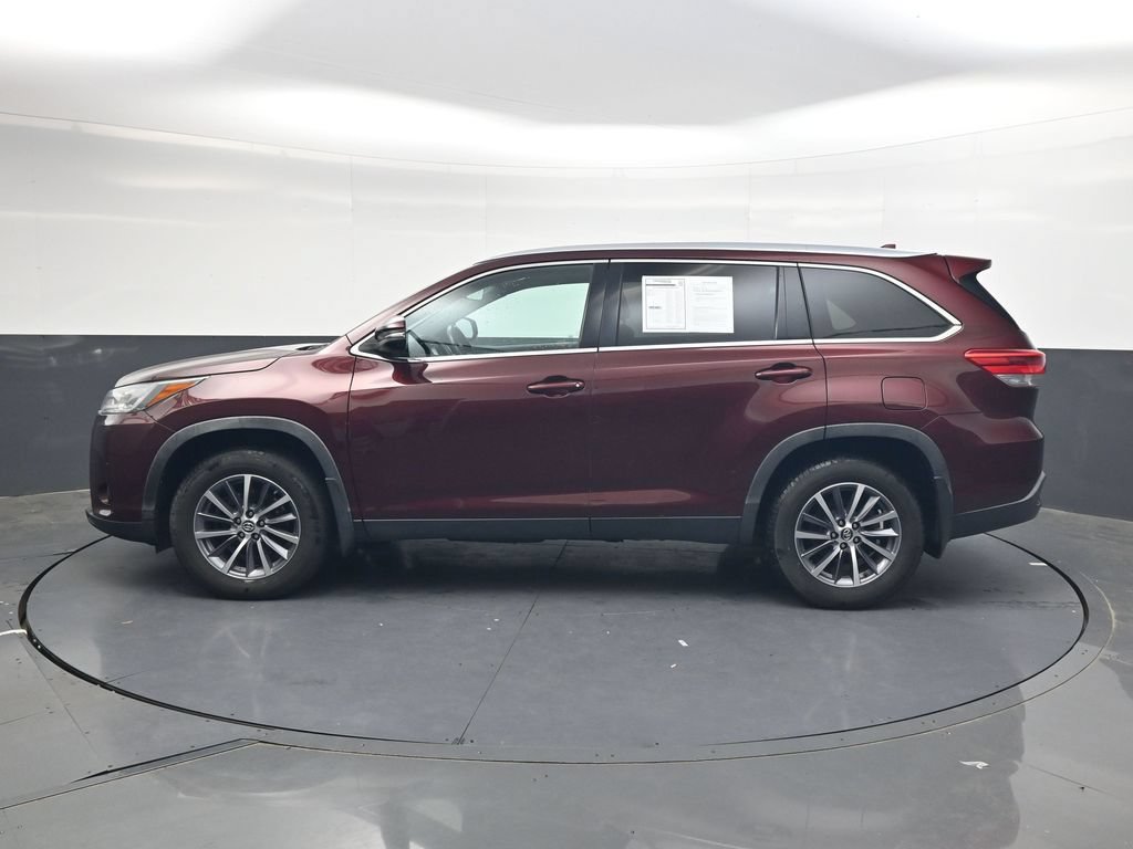 Used 2019 Toyota Highlander XLE AWD/4WD image 4
