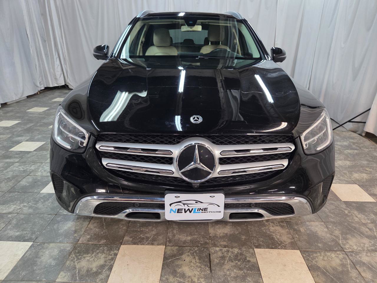 Used 2020 Mercedes-Benz GLC 300 4MATIC w/ Parking Assistance Package image 3
