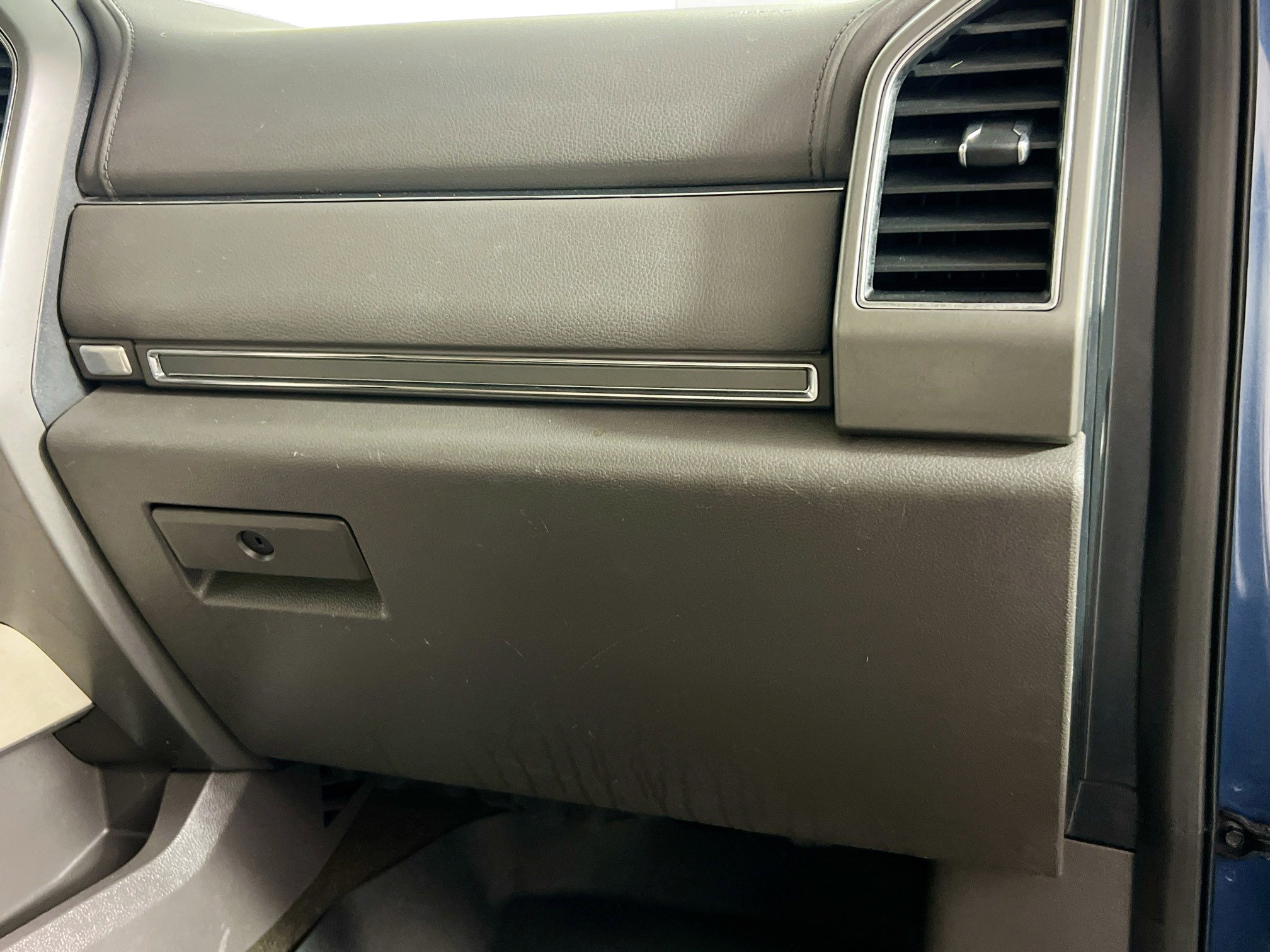 Used 2020 Ford Expedition XLT w/ Equipment Group 202A RWD image 35