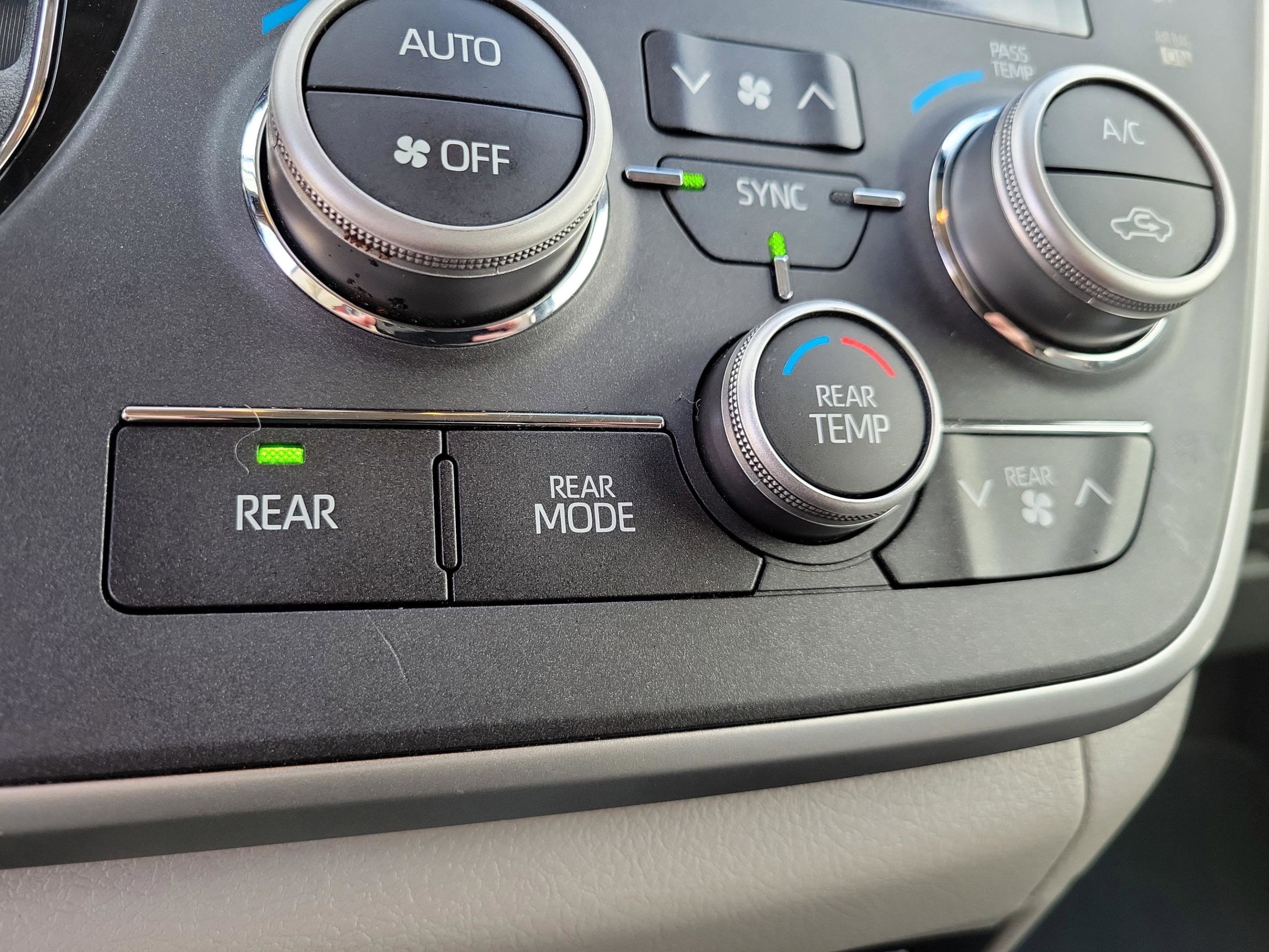 Used 2020 Toyota Sienna XLE image 31