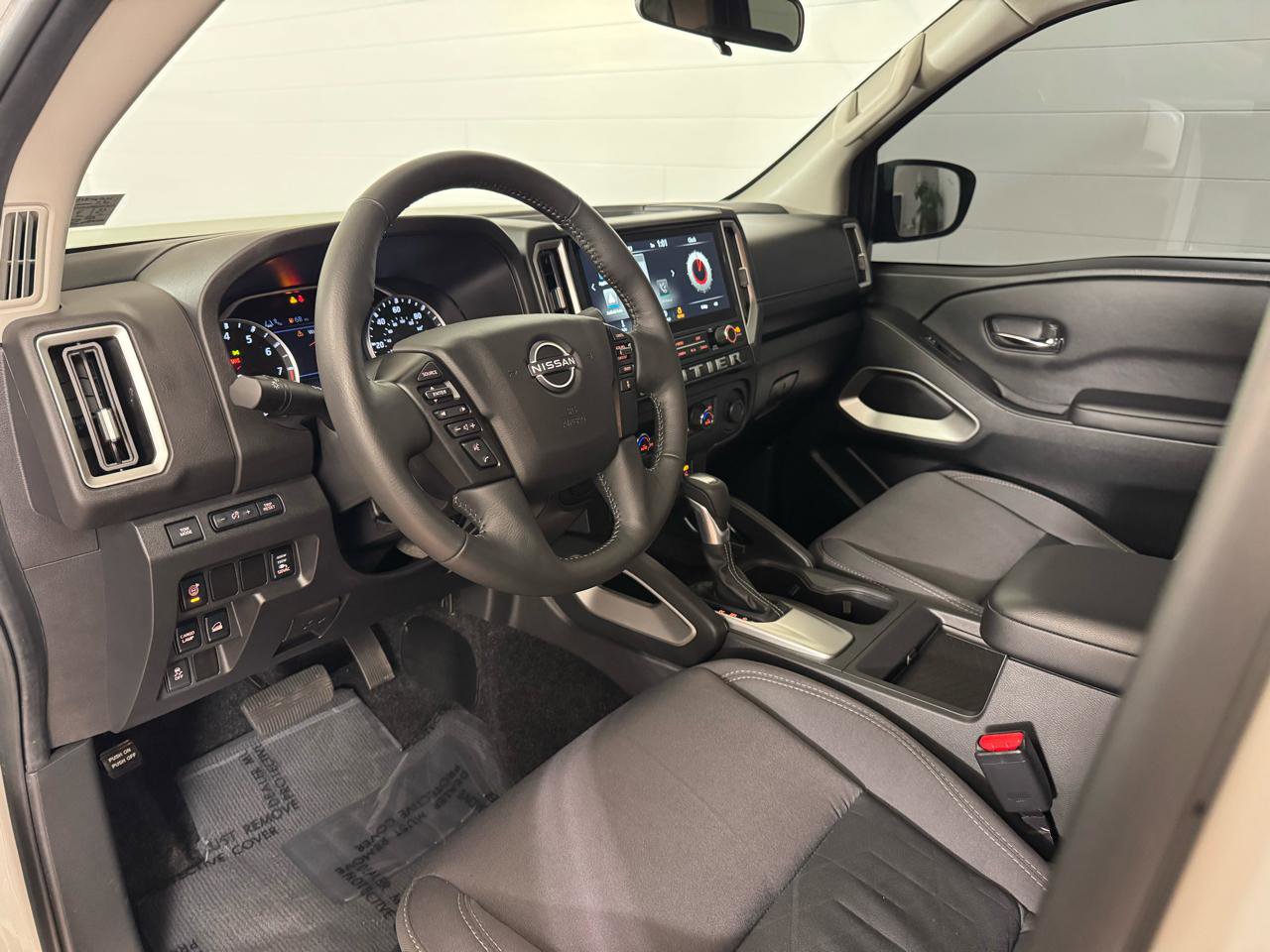 Used 2025 Nissan Frontier SV w/ SV Convenience Package image 12