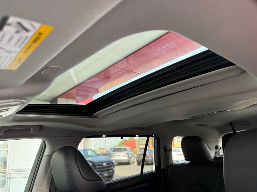 Used 2024 Toyota Highlander XLE image 25