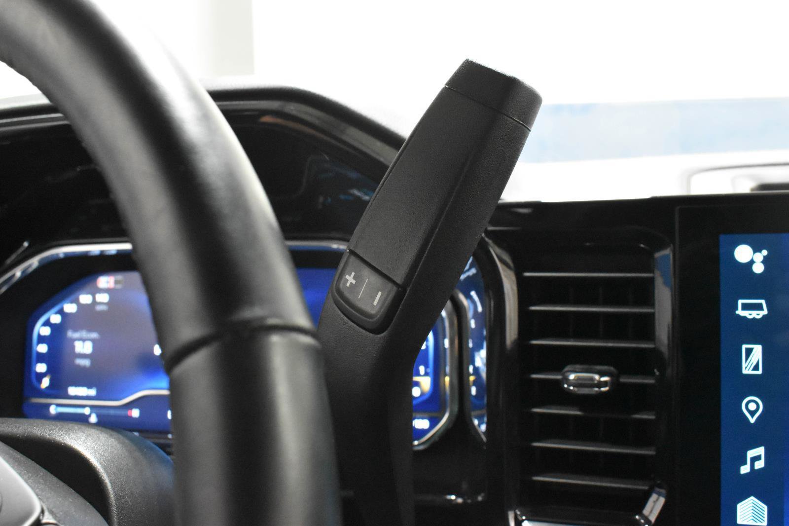 Used 2024 Chevrolet Silverado 1500 LT AWD/4WD image 16