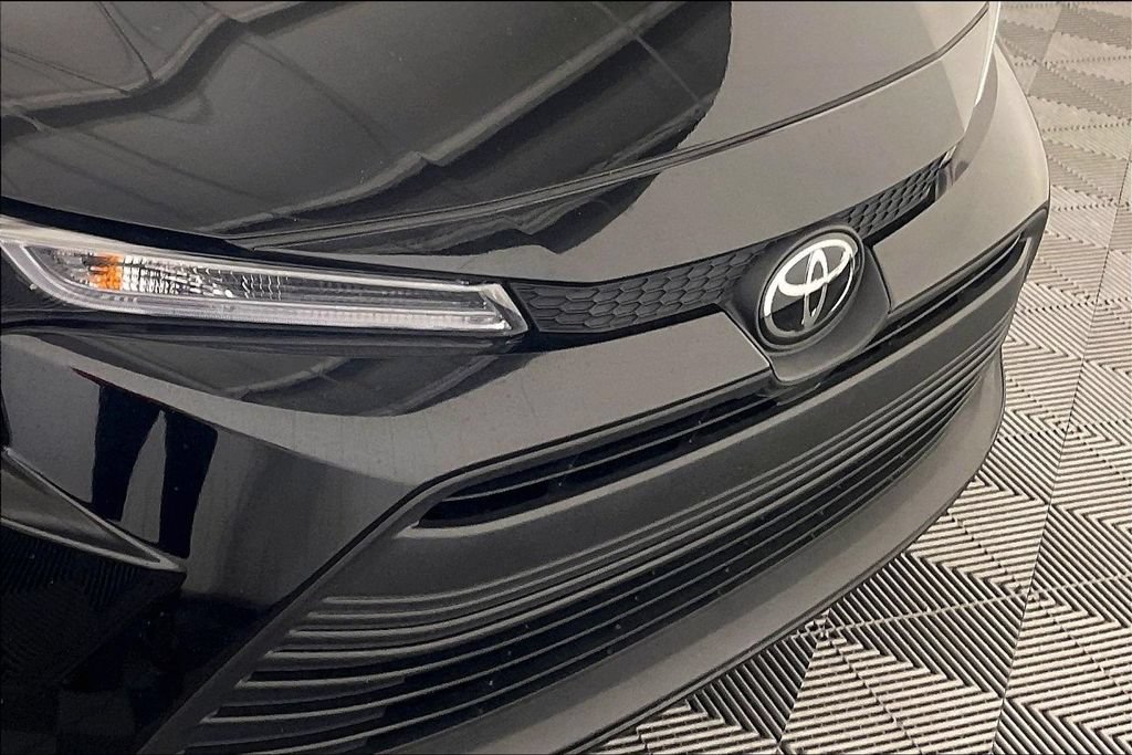 Used 2025 Toyota Corolla LE FWD image 36