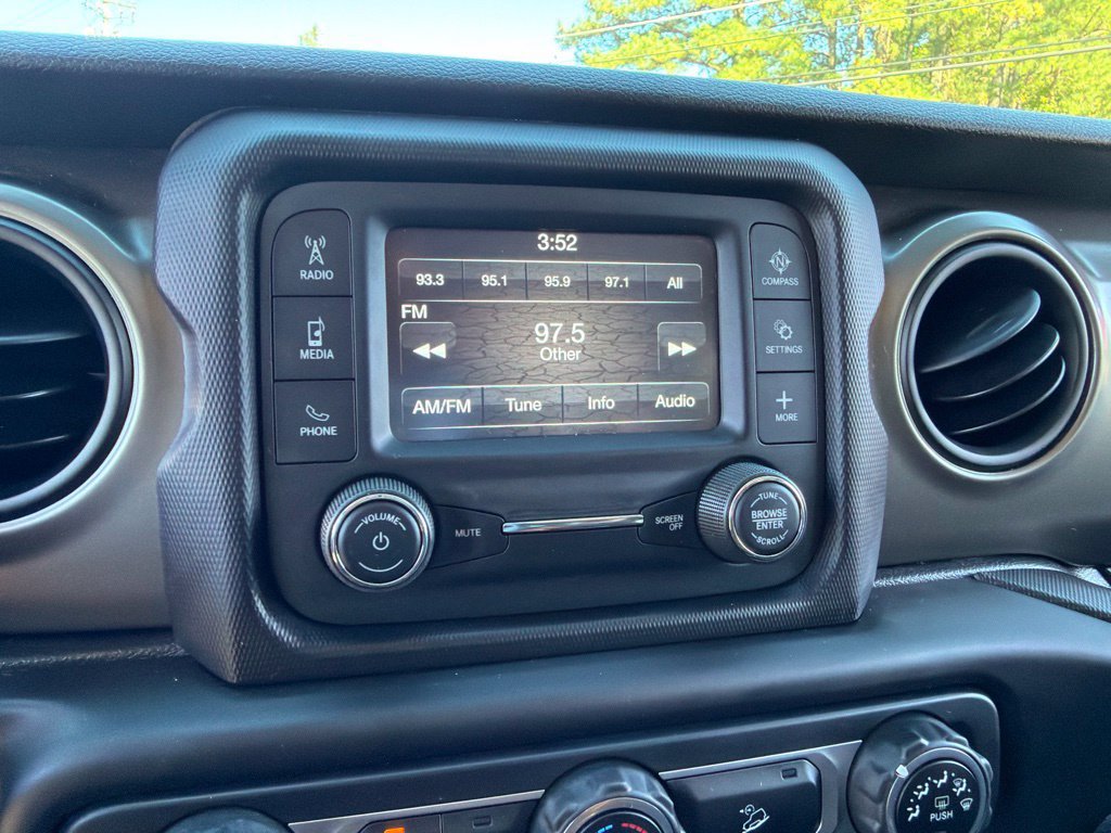 Used 2018 Jeep Wrangler Unlimited Sport S AWD/4WD image 10