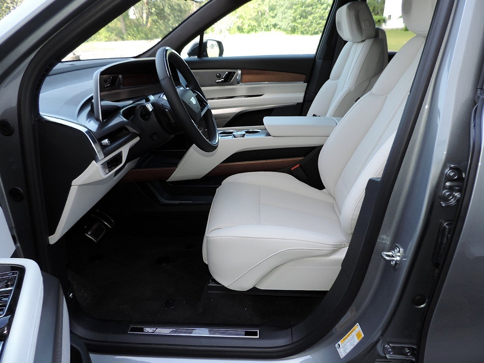 New 2027 Cadillac Vistiq Luxury AWD/4WD image 17