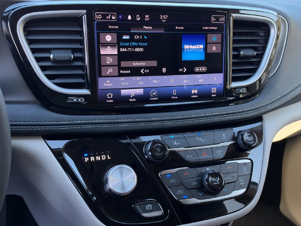 Used 2023 Chrysler Pacifica Touring-L FWD image 23