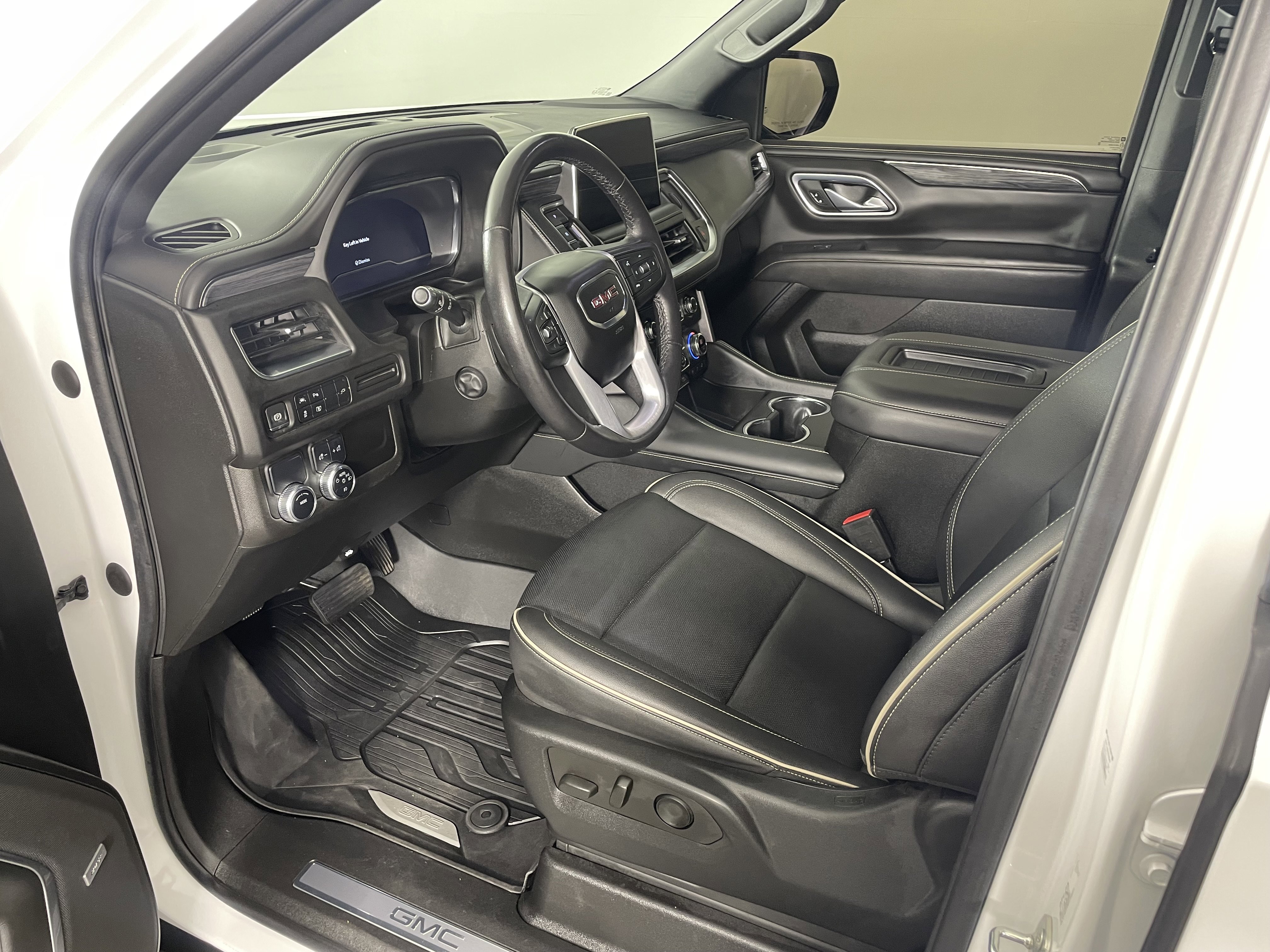 Used 2022 GMC Yukon SLT w/ SLT Luxury Package image 10