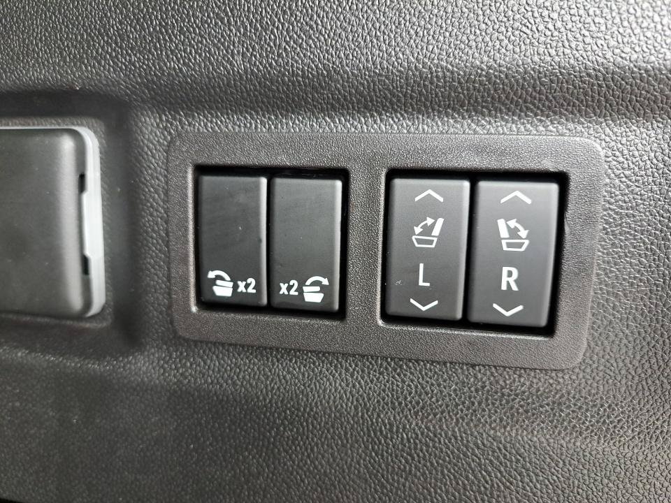 Used 2024 Chevrolet Tahoe Premier AWD/4WD image 26