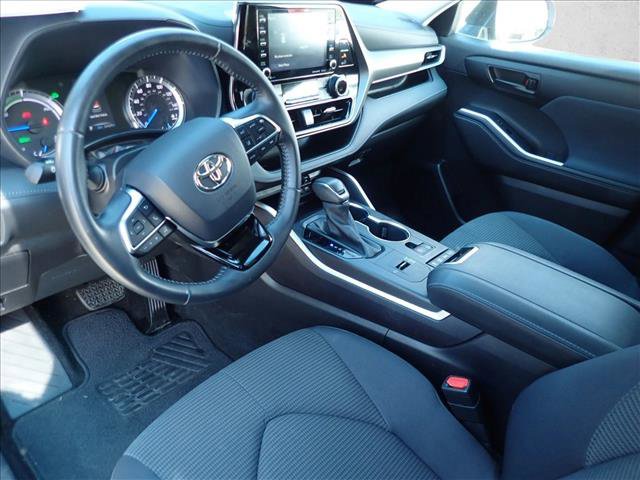 Used 2021 Toyota Highlander LE AWD/4WD image 11
