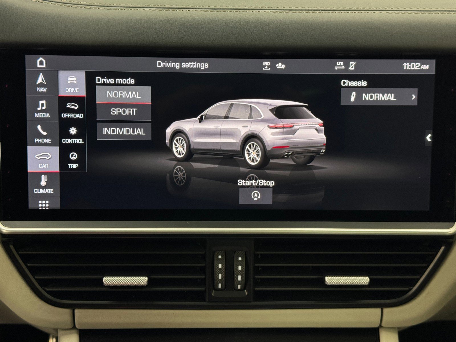 Used 2020 Porsche Cayenne S w/ Premium Package image 28