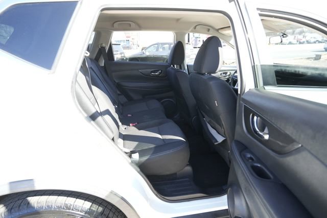 Used 2018 Nissan Rogue SV w/ Premium Package image 28