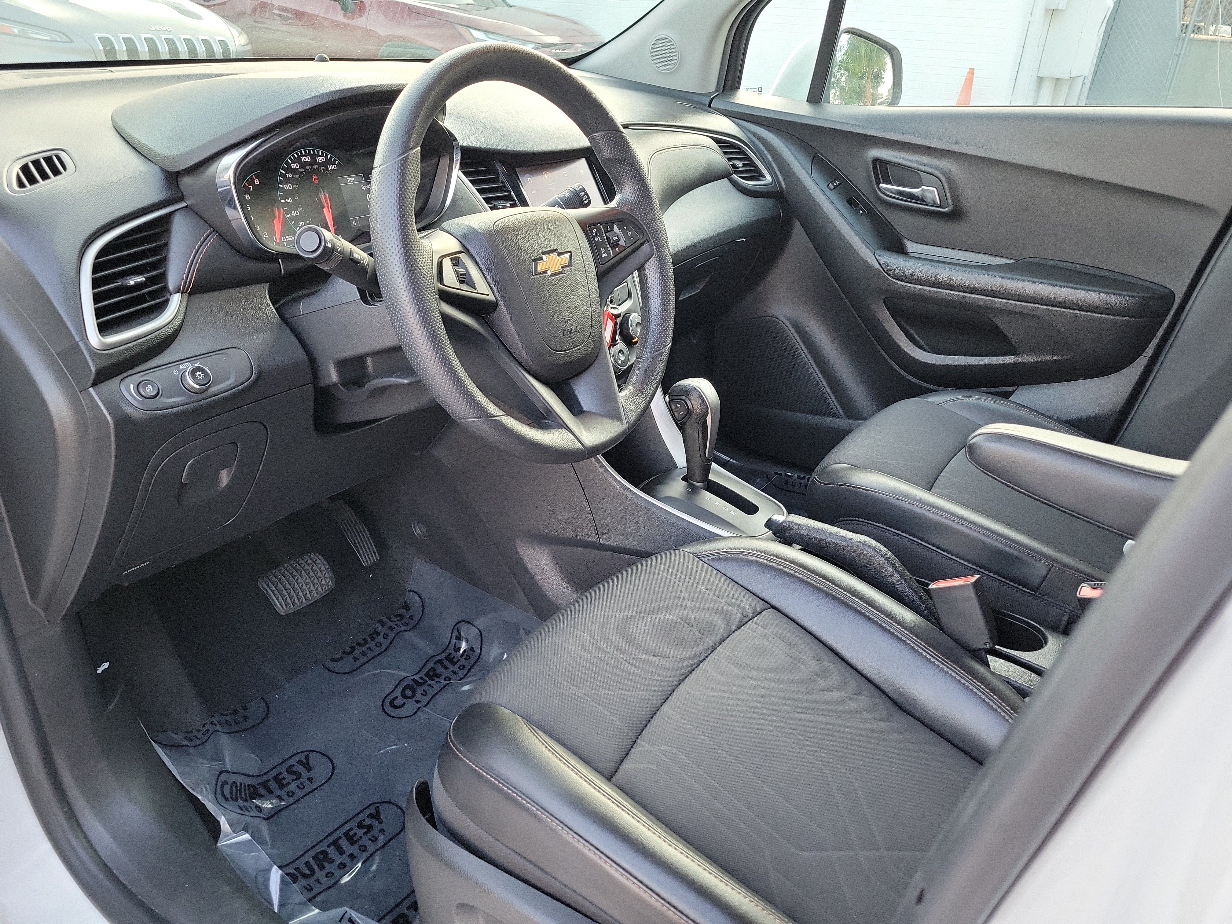 Used 2021 Chevrolet Trax LT FWD image 19