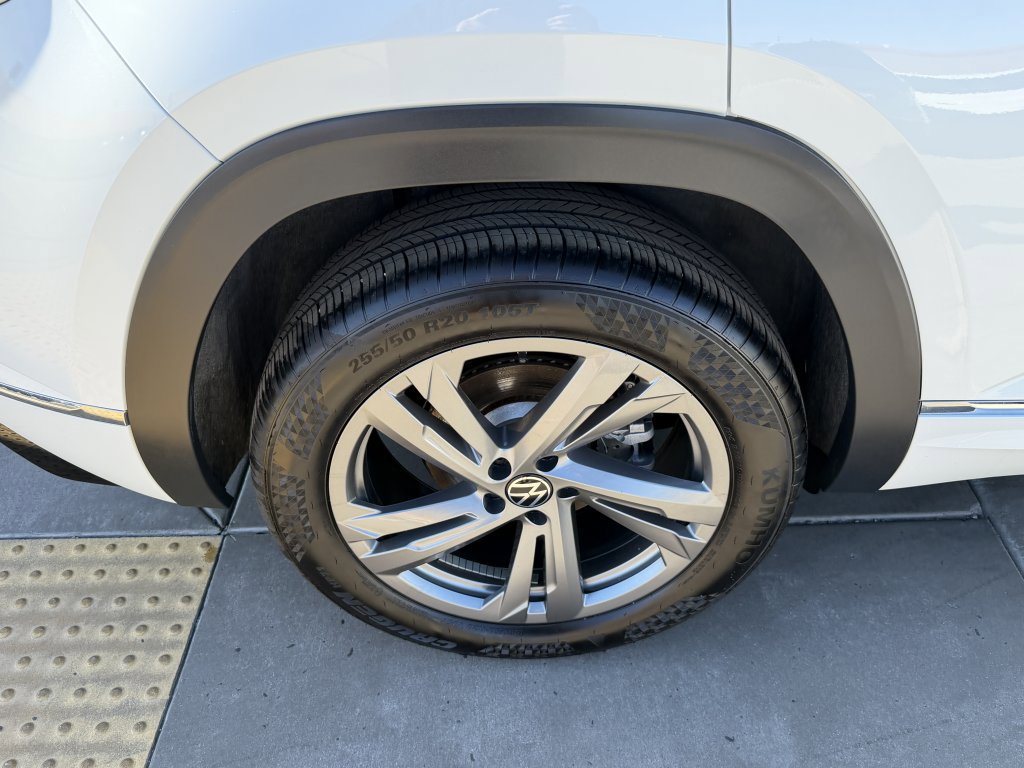 Used 2024 Volkswagen Atlas Cross Sport SEL R-Line image 15