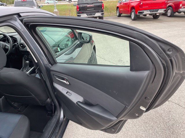 Used 2019 Toyota Yaris LE FWD image 45
