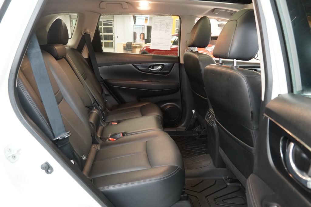 Used 2018 Nissan Rogue SL w/ Premium Package AWD/4WD image 32