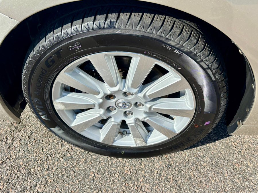 Used 2017 Toyota Sienna XLE w/ XLE Navigation Package image 34