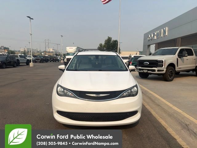 Used 2021 Chrysler Voyager Lxi FWD image 2