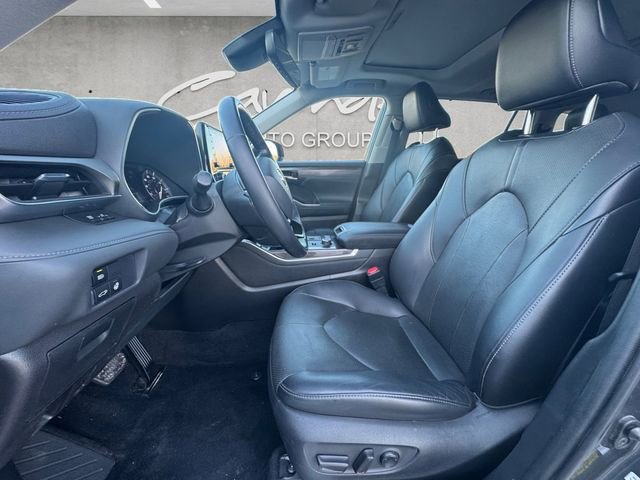 Used 2021 Toyota Highlander Limited image 19
