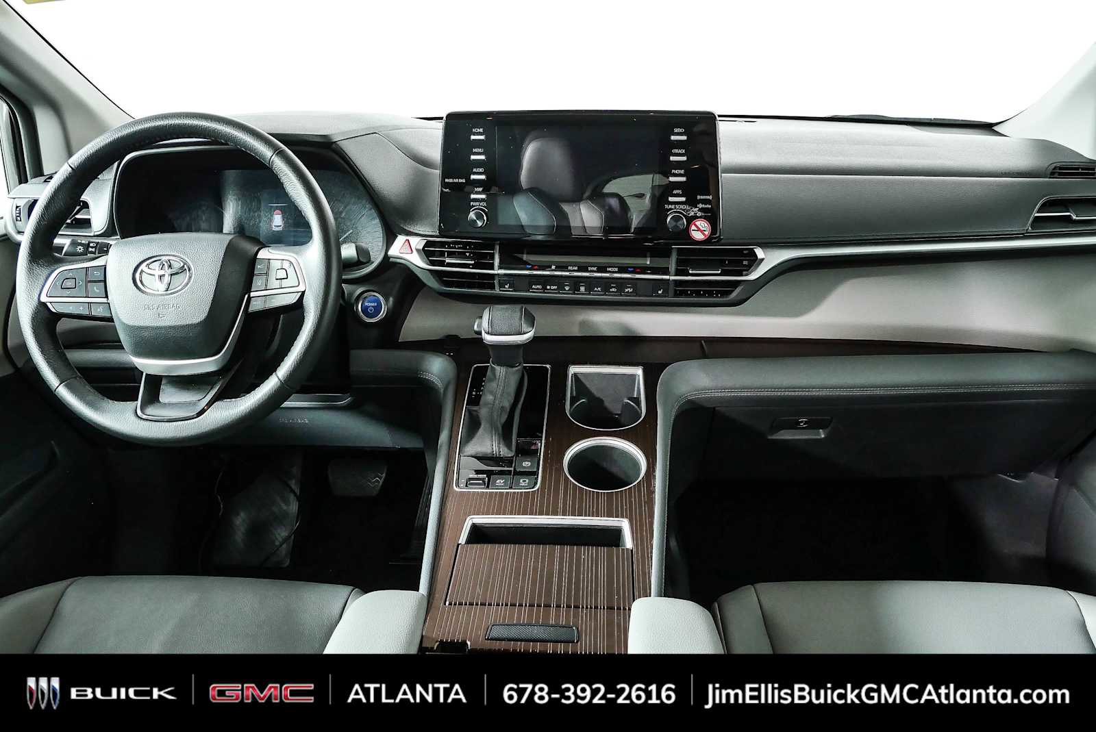 Used 2024 Toyota Sienna XLE FWD image 19