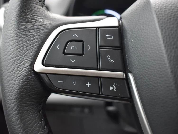 Used 2025 Toyota Sienna XLE image 25